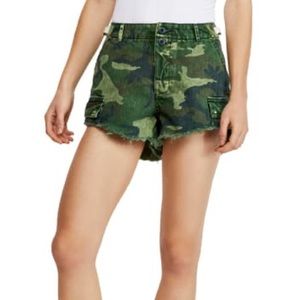 Free People
Commander Cutoff Camo Shorts